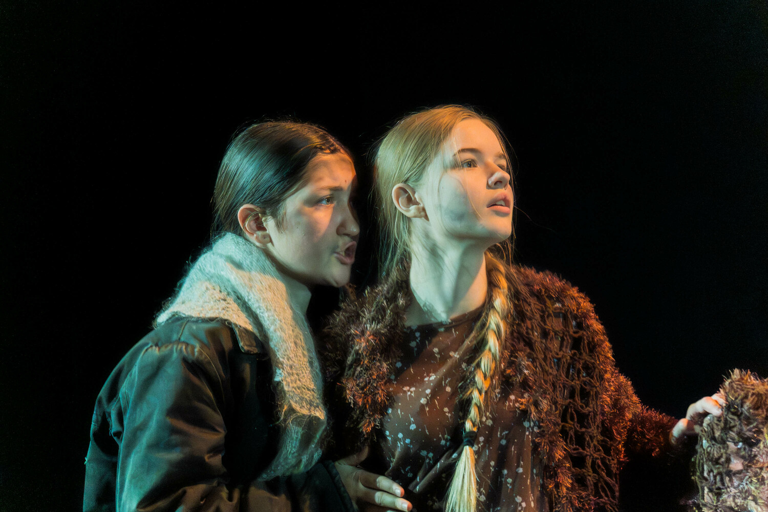 <span style="font-weight: 700;">бумажный кораблик </span><span style="font-style: italic;">премьера</span>