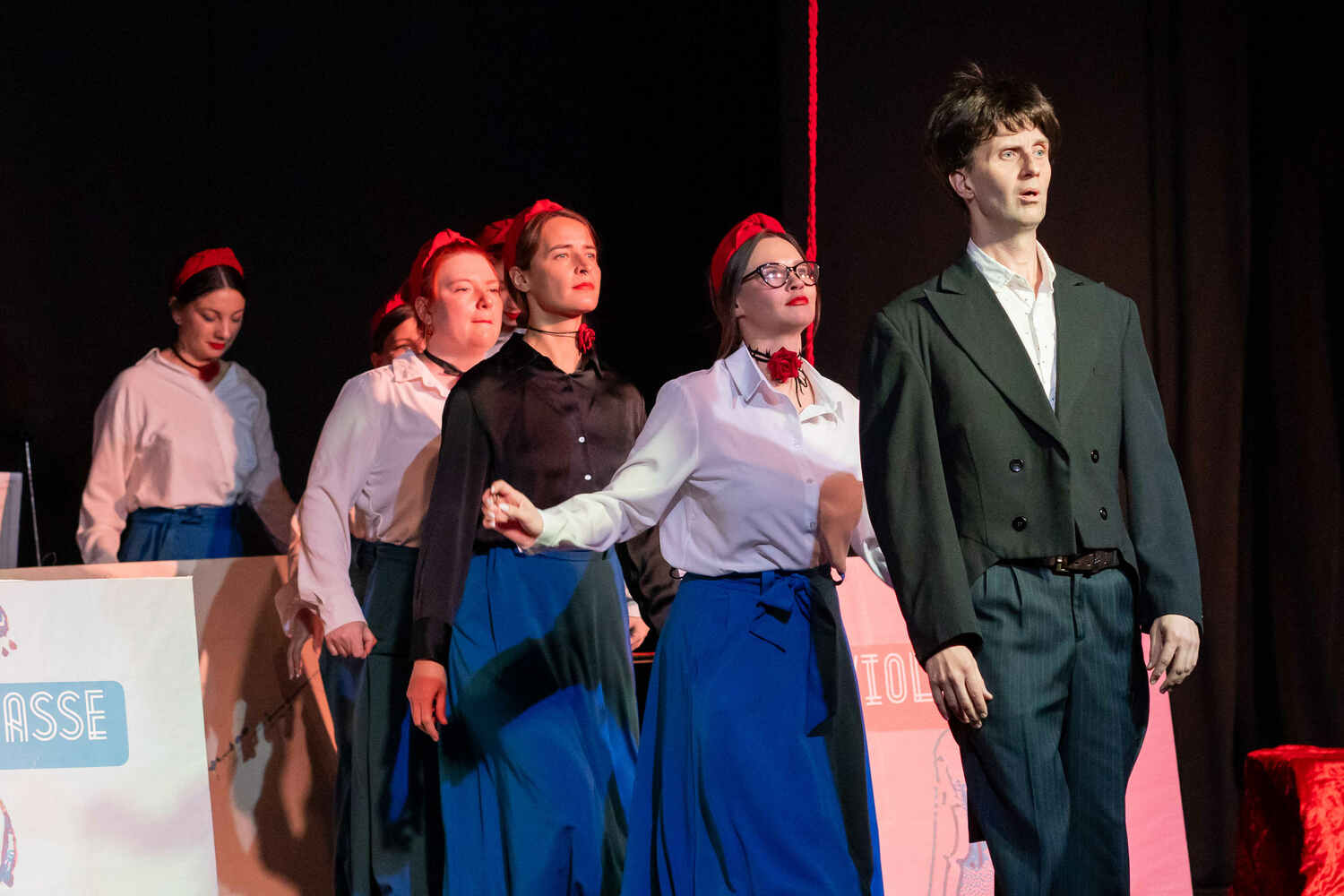 <span style="font-weight: 700;">оркестр </span><span style="font-style: italic;">премьера</span>